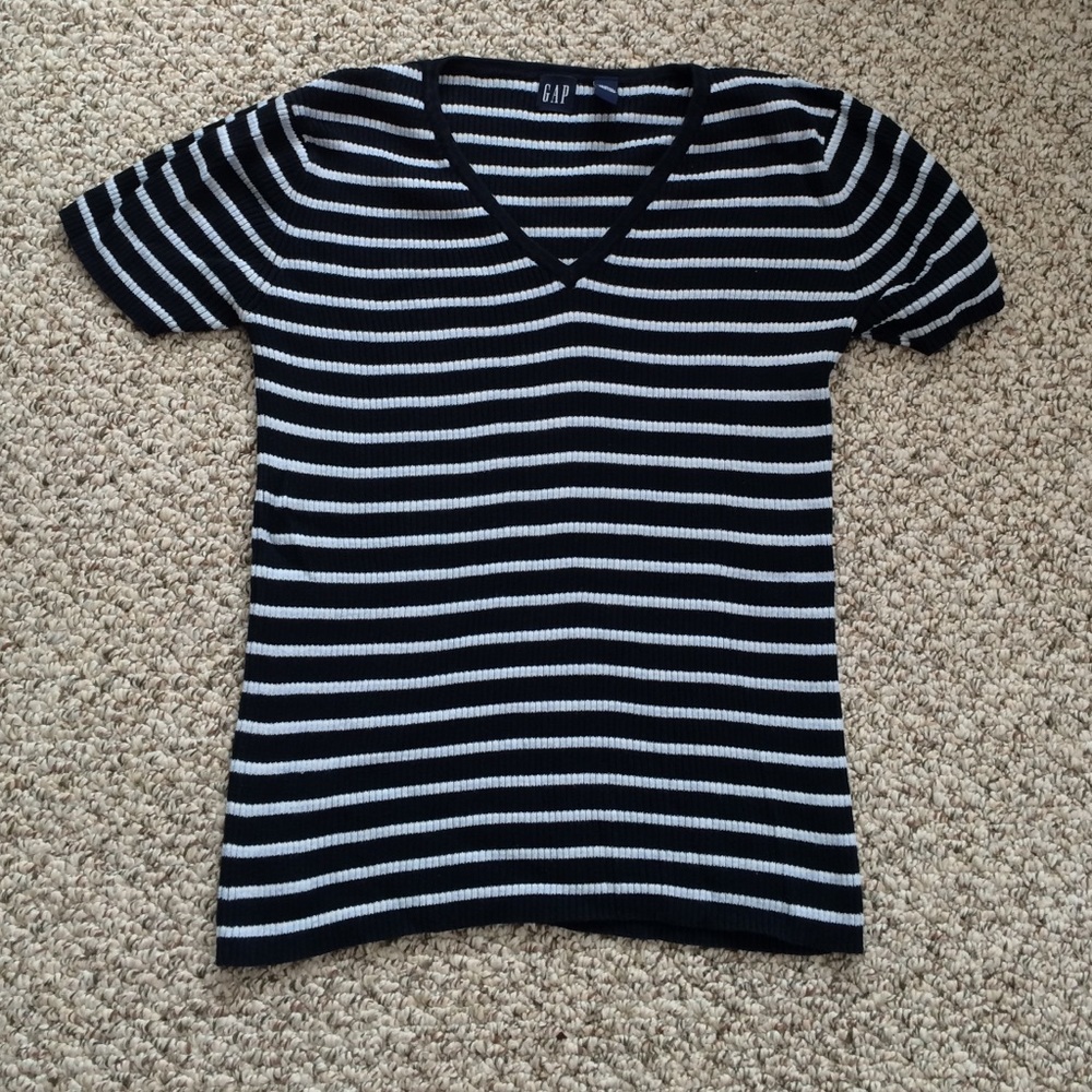 Gap V neck medium ribbed striped shirt
